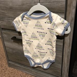 Chickpea white dotted triangle short sleeve onesie